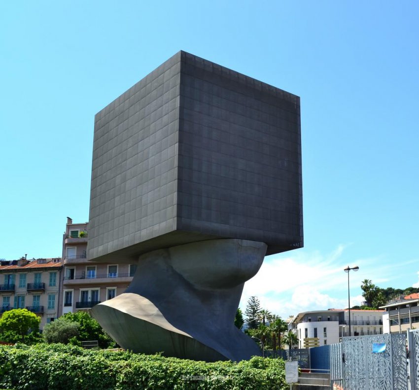 Bibliothèque Louis Nucéra - 